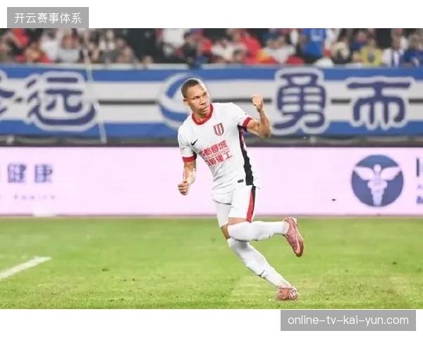 成都蓉城进攻火力冠绝联盟，高效的射门转化率为球队领跑积分榜奠定基础